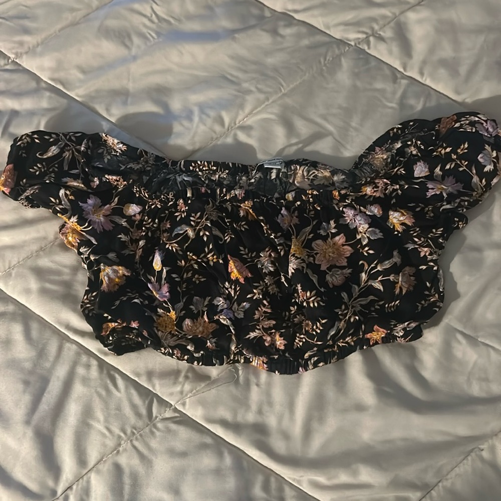 Off-Shoulder Floral Crop Top